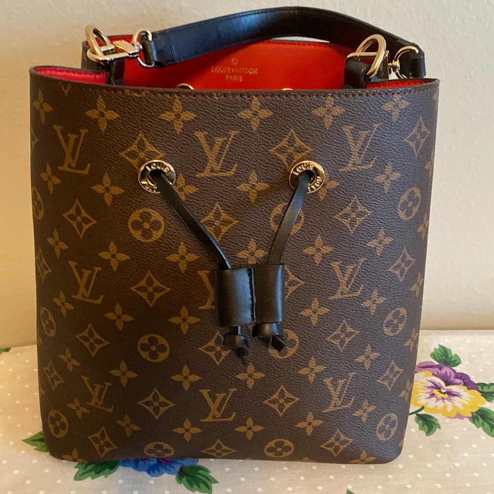 Medium bag. Excellent condition!